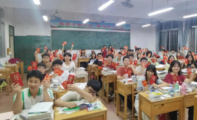 全部为了学生进一步触碰和感知到教师群体的价值追求和精力高度 全部为了学生进一步触碰和感知到教师群体的价值追求和精力高度