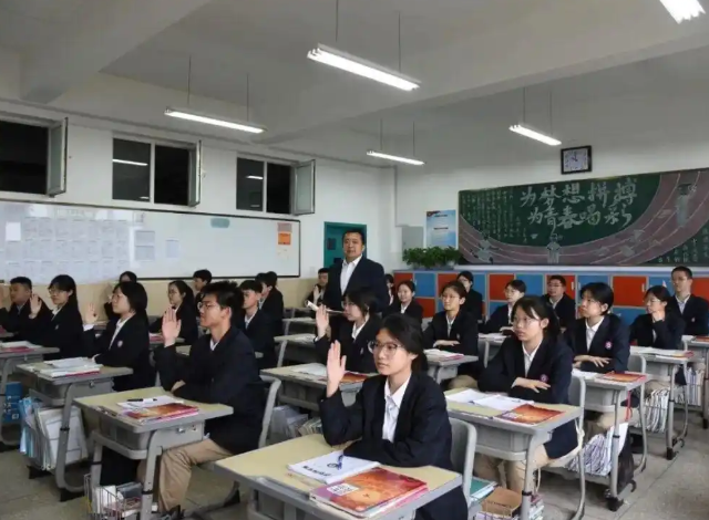 每一位学生构建起安稳班级办理精准分层授课动态学情调整