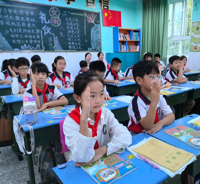 骨干教师推动小学办学质量快速提高小学的逆袭并非个例