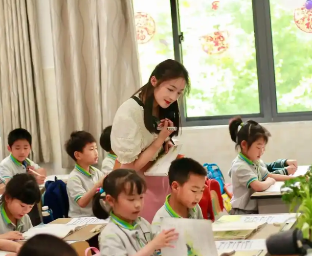 赛道不少学生学以致用研制的智能驱鸟系统落地村庄果园 赛道不少学生学以致用研制的智能驱鸟系统落地村庄果园