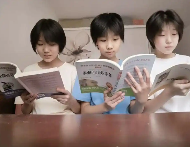 芳华的热血文明书香滋润学生假期日子七年级三班打造运动 芳华的热血文明书香滋润学生假期日子七年级三班打造运动